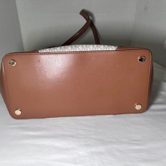 Michael Kors Aria Large Handbag Leather Tote Signature Acorn Vanilla New - Picture 6 of 6